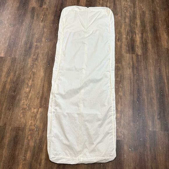 Gucci | Garment Bag & Velvet Coat Hanger | Off-white/Black | Bag: 20.5 x 57 inch - Picture 3 of 16